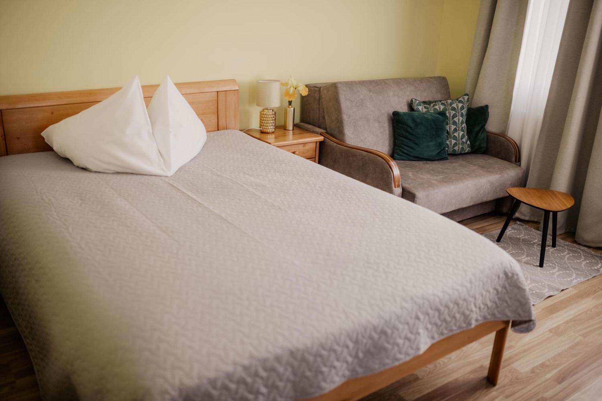 Saules Iela 2A Aparthotel Saldus Ngoại thất bức ảnh